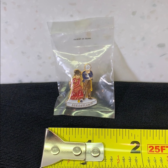 Vintage DEPT. 56 Villagers Collectors Pin - Picture 3 of 6